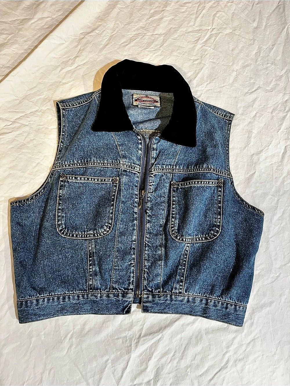Beverly Hills Denim Company Denim Vest in Blue & Black Size large